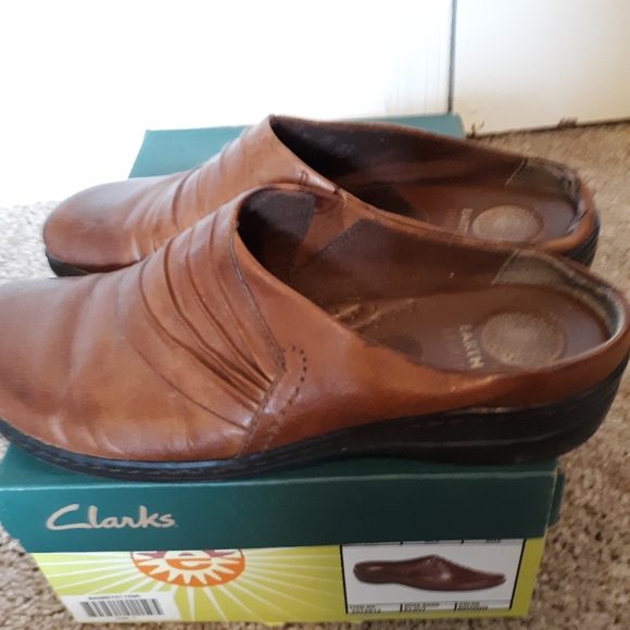 Womens Clark's size 7 - Picture 1 of 3